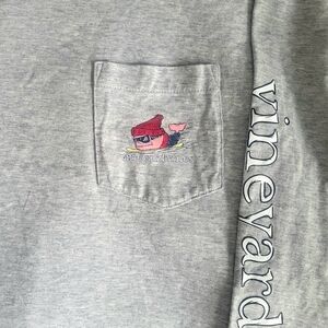 Christmas Vineyard Vines Heather Gray Like New Pocket Tee